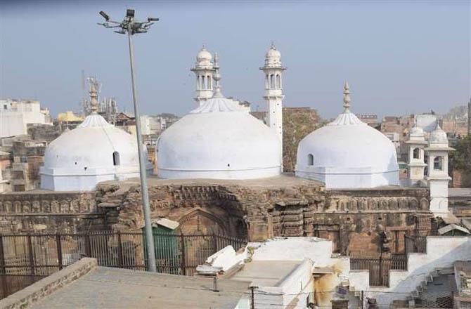Questions are being raised on the Department of Archeology regarding the survey of the Gyan Vapi Mosque