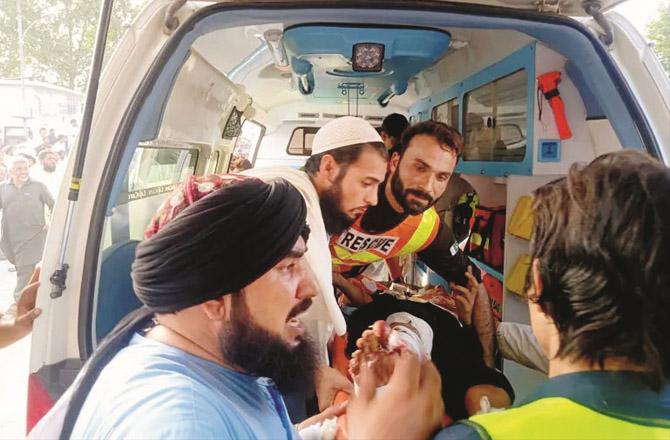 After the explosion, the injured are being transferred to the hospital. (Photo: Agency)