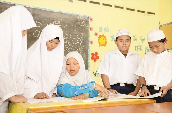 In the teaching of contemporary sciences,students should be taught using the Holy Quran