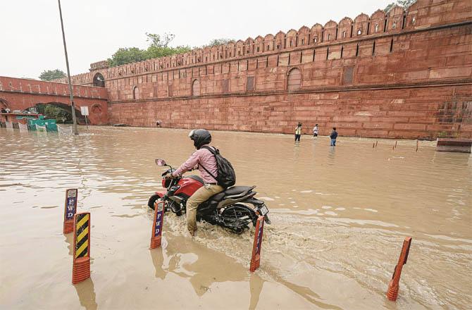 In this picture, the water of Yamuna River has reached the rear wall of Red Fort in the capital Delhi. (Photo: PTI)