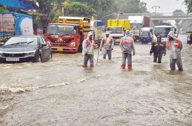 Municipal employees are trying to drain the rain water. (Photo: PTI)