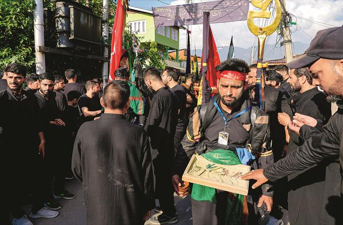 Mourning scene on the 7th of Muharram in Srinagar