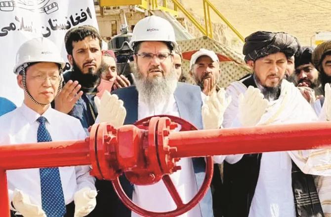 A photo of the inauguration of work at Qashqari oil field