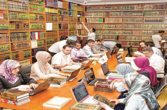 Explaining the importance and usefulness of knowledge of heritage, Hazrat Omar said: "Get knowledge of heritage, vocabulary and Sunnah in the same way as you learn the Holy Qur`an."