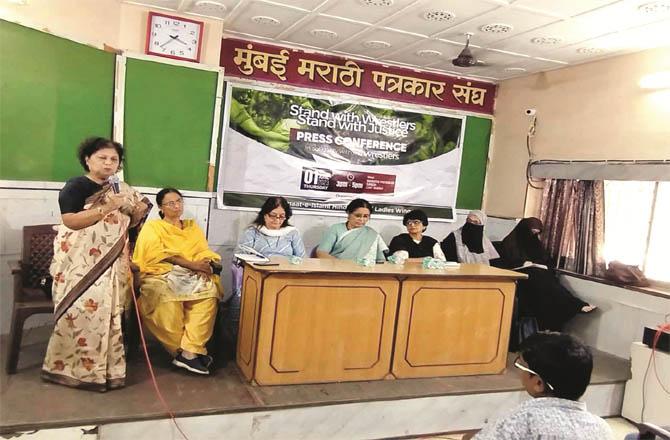 The scene of the press conference held in Marathi Patarakar Singh in support of female wrestlers.