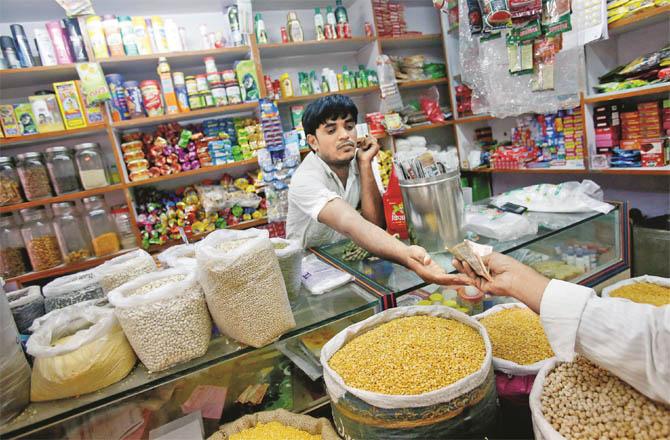 Due to rising prices, consumers are now facing difficulty in buying pulses. (File Photo)