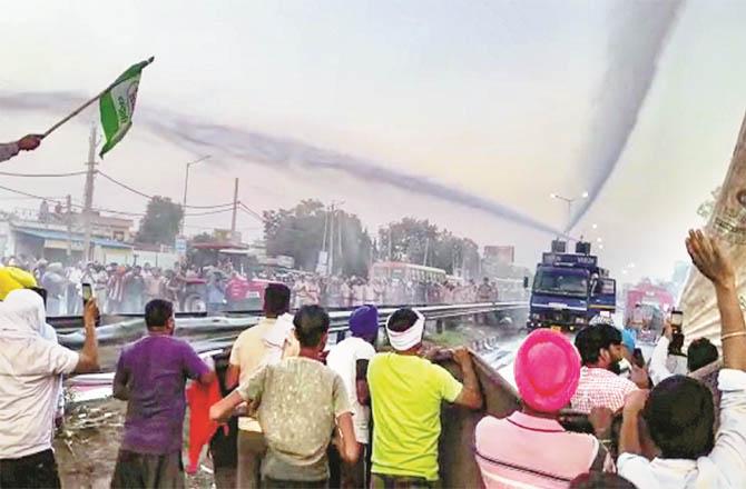 In the last few days, the farmers had to face water cannons during the protest. (PTI)