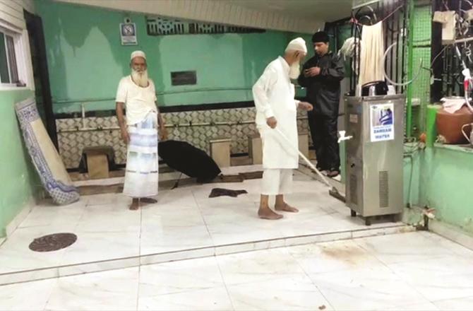 Water is being purified from the mosque.