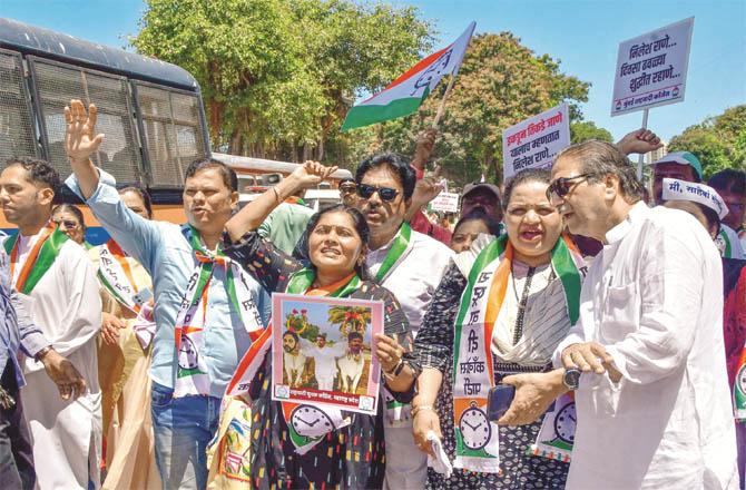 NCP workers shouting slogans against Nilesh Rane outside Azad Maidan (Photo: PTI)