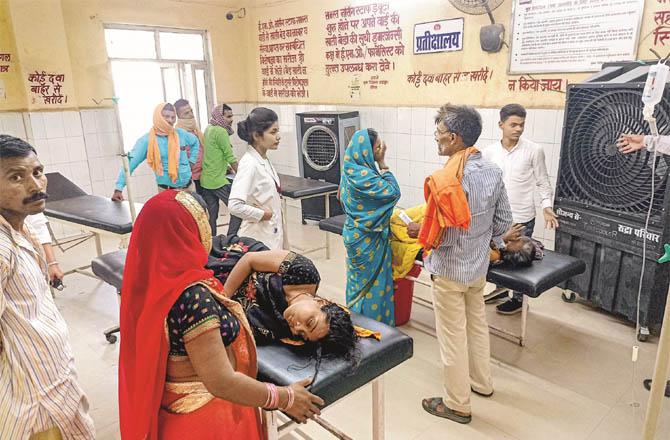 In UP, people who fell sick due to extreme heat are in the emergency ward of the hospital.