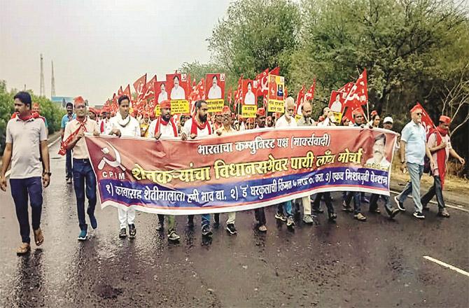 The farmers crossed the Kisara Ghat via Agatpuri on Wednesday, and are expected to reach Mumbai by March 20.