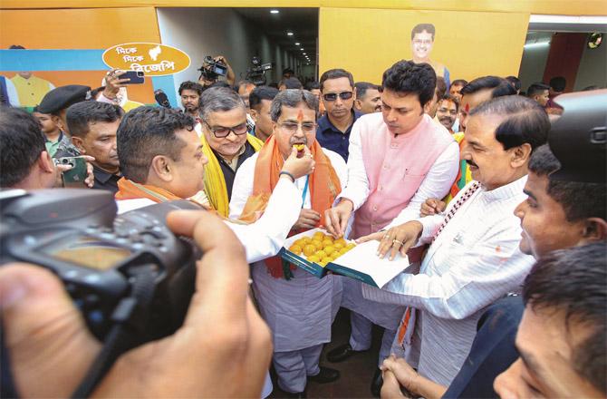 Party workers and key leaders feeding sweets to Chief Minister Manik Saha after the victory in Tripura. (PTI)