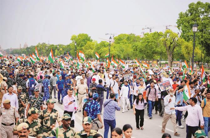 A large number of youth participated in the candle march.