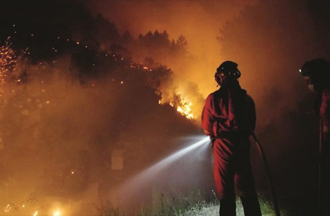Efforts are being made to extinguish the fires in the forests of Spain.