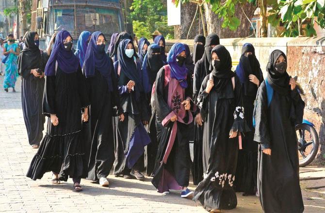 After the announcement of Karnataka Minister Priyank Kharge, it is hoped that girls in Karnataka will be able to freely use hijab.