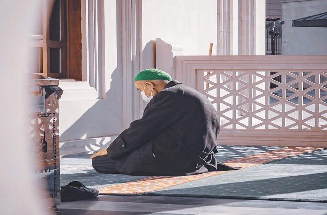 اِس عالم وجود میں کوئی چیز وقت سے زیادہ قیمتی نہیں