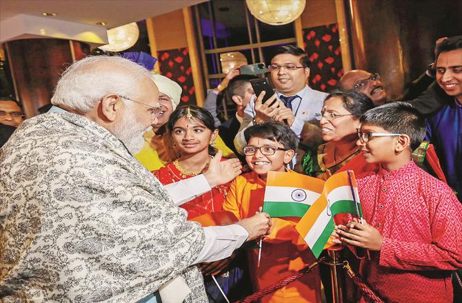 Prime Minister with children of Indian origin in Sydney. (PTI)
