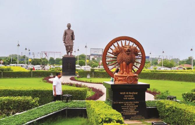 Statue of Lal Bahadur Shastri at Lal Bahadur Shastri International Airport. Photo: INN