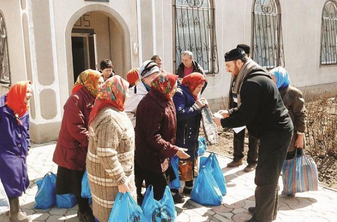 Trying to earn money, therefore, it is necessary to be able to help the poor and needy with the wealth given by Allah. Photo: INN