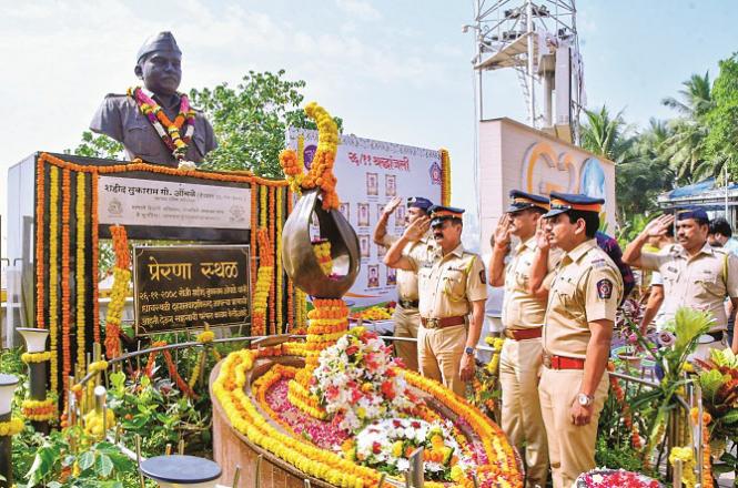 Police officers paying their respects to martyred police officer Karam Ombley. Photo: PTI