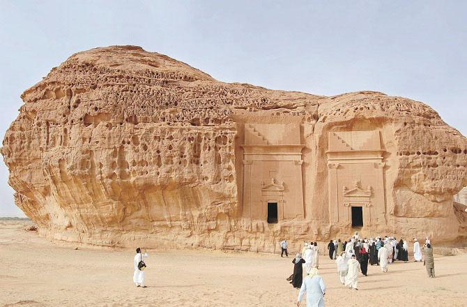 The people of Thamud carved the mountains and built houses, the remains of which still teach lessons. Photo: INN