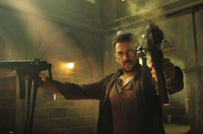 Salman Khan in an action scene from the movie Tiger. Photo: INN