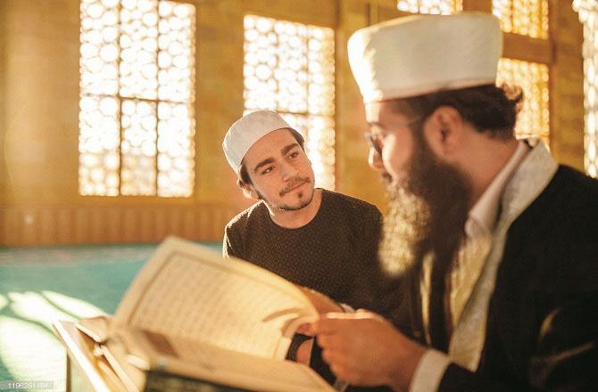 Recitation of Surah Yasin is very important among Muslims, but most people do not know the meaning of the verses. Photo: INN