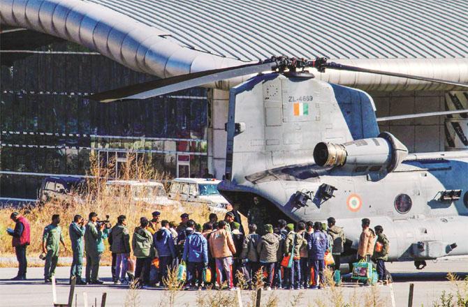 The rescued laborers were riding in the army`s Chinook helicopter. (PTI)