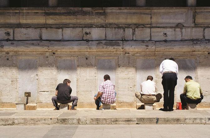 From attaining purity in the form of ablution before worship to eating and drinking, Islam has laid down the best principles of hygiene. Photo: INN