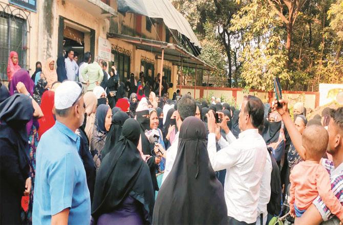 Consumers protesting in front of the ration office against shifting of ration shops