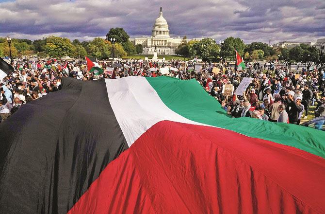 Thousands of protesters marched towards the US House of Representatives building `Capitol Hill` and demanded an immediate ceasefire. Photo: Agency