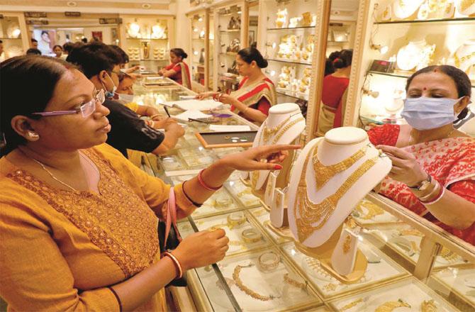 In the bullion market, the price of 24 carat gold increased by Rs 353 to Rs 59,636 per 10 grams, while the price of 18 carat gold rose to Rs 44,727.