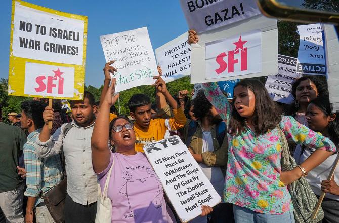 Student Federation activists protest outside the Israeli embassy in New Delhi. Photo: PTI