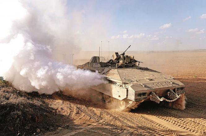 Israel is moving its tanks towards Gaza. Photo: INN