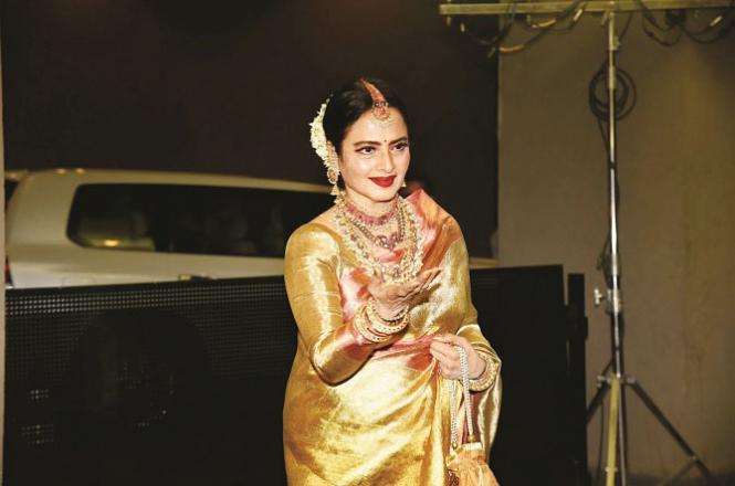 Even today people are crazy about Rekha`s performances. Photo: INN