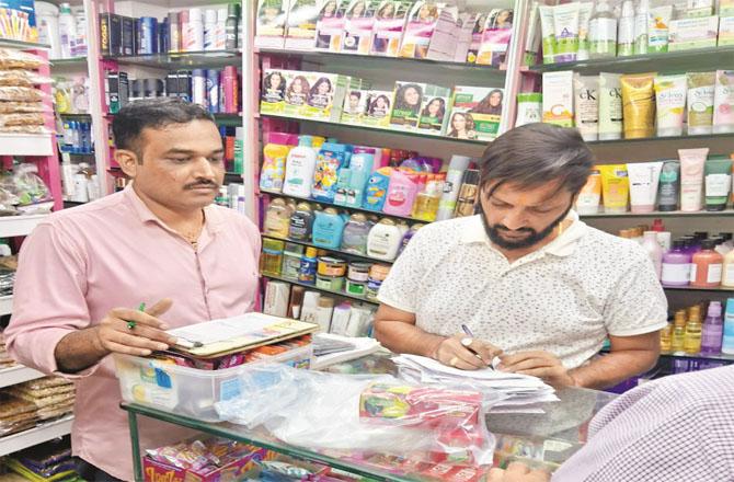 By confiscating prohibited plastic from the shops, fines are being imposed on the erring shopkeepers.