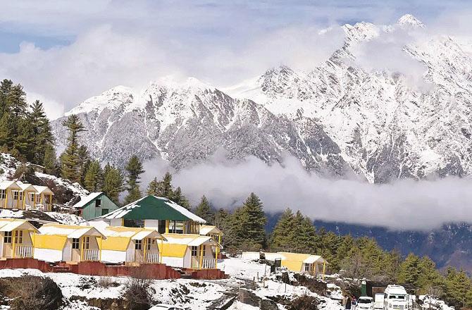 Auli hills covered with snow. Photo: INN