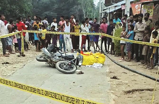 A case of murder due to speed breaker came to light, a motorcycle and a body tied in a sack at the accident site. Photo: INN