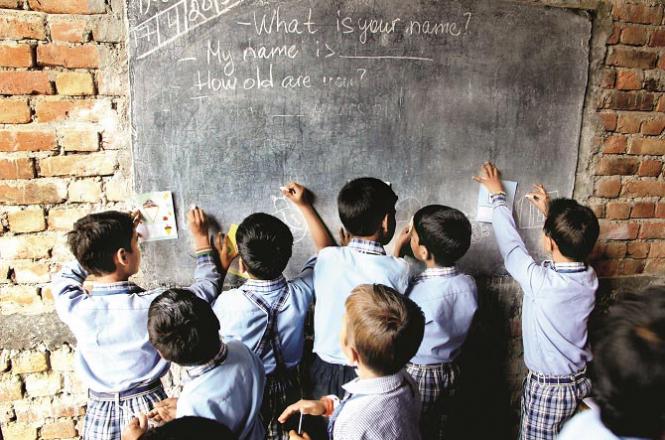 Teachers should always keep in mind that students try to be like them.Photo. INN