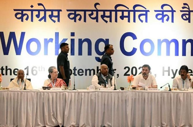 Sonia Gandhi, Mallikarjan Kharge and Rahul Gandhi at the CWC meeting. Photo: INN