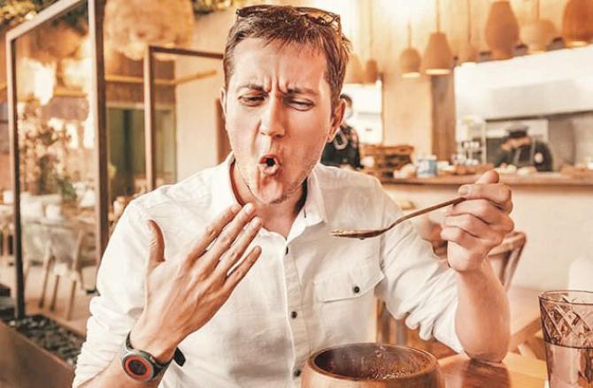 تیکھا کھانے کے بعد گرم دودھ یا چائے زیادہ گرم محسوس ہوتی ہے، کیوں؟