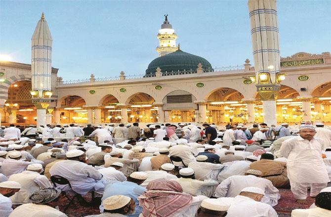 ’’بلاشبہ رسول اللہﷺ ایسا نور ہیں جس سے حق کی روشنی حاصل کی جاتی ہے‘‘
