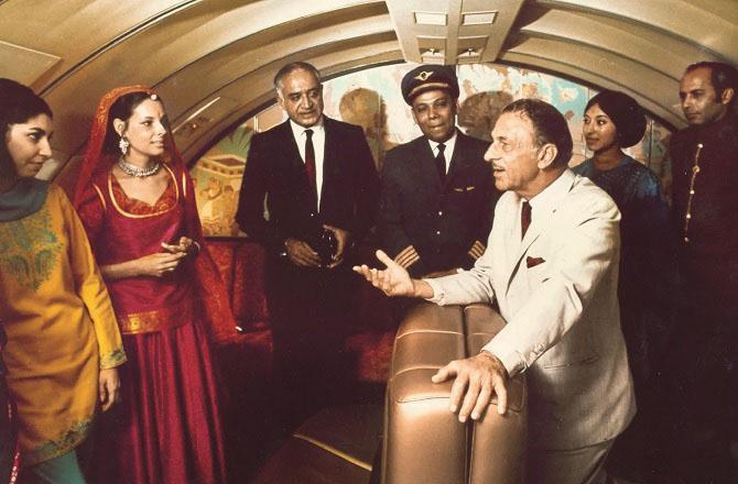 Air India was founded by JRD Tata. In the picture below, he can be seen with his staff. Photo: INN
