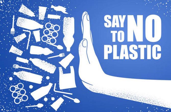 پلاسٹک بیگ کو مسترد کریں: ہر سال دنیا بھر میں ۵۰۰؍ ارب پلاسٹک بیگز استعمال کے بعد کچرے کا ڈھیر بن جاتے ہیں۔ ان کی جگہ کپڑے کے تھیلے کا استعمال کریں۔ خواتین پرانی ٹی شرٹ کی مدد سے تھیلا تیار کرسکتی ہیں۔