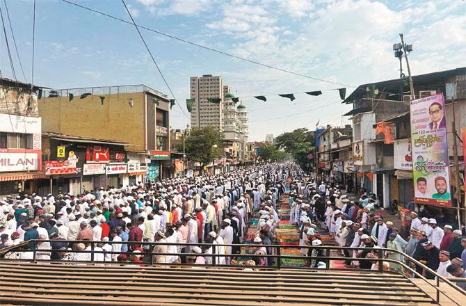 Maloney Anjuman Jama Masjid`s Eid Namaz photo which was shared by the Police Commissioner on his Twitter handle. Photo: INN