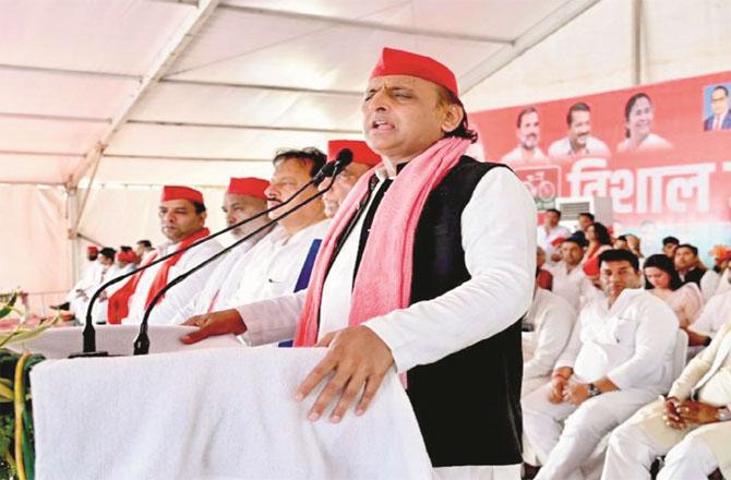 Akhilesh Yadav addressing the rally. Photo: INN