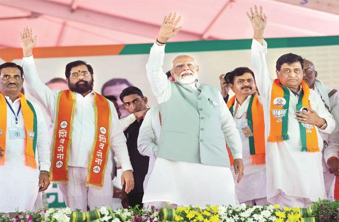 From right: Ashok Chavan, Narendra Modi, Eknath Shinde and others. Photo: PTI