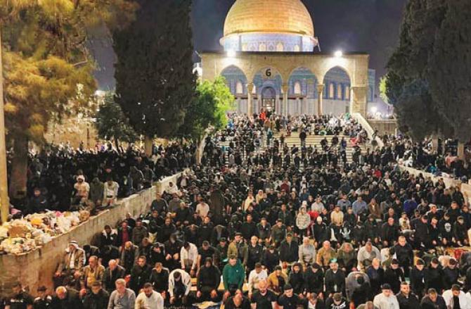 The night of Qadr saw the largest number of Muslims in Al-Aqsa Mosque since the start of the Gaza war. Photo: INN