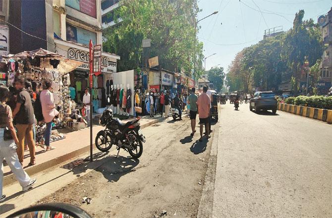 Hawkers are not visible on the Hill Road of Bandra. Due to the continuous efforts and complaints of the local people, the hawkers have been removed from the Hill Road. Photo: Nimesh Dubey