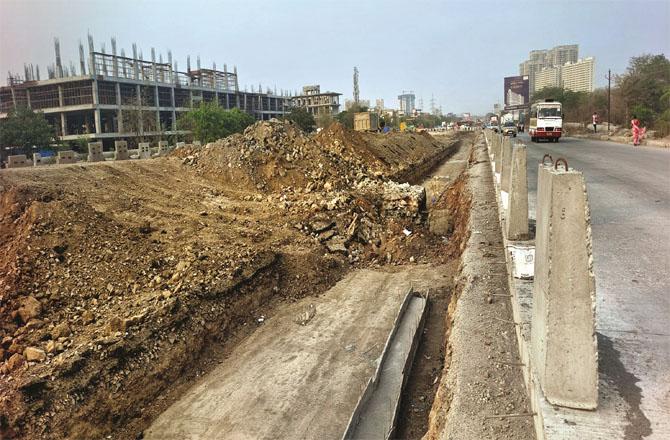 8 to 10 feet high mud pile can be seen due to the construction work of the national highway. Photo: INN